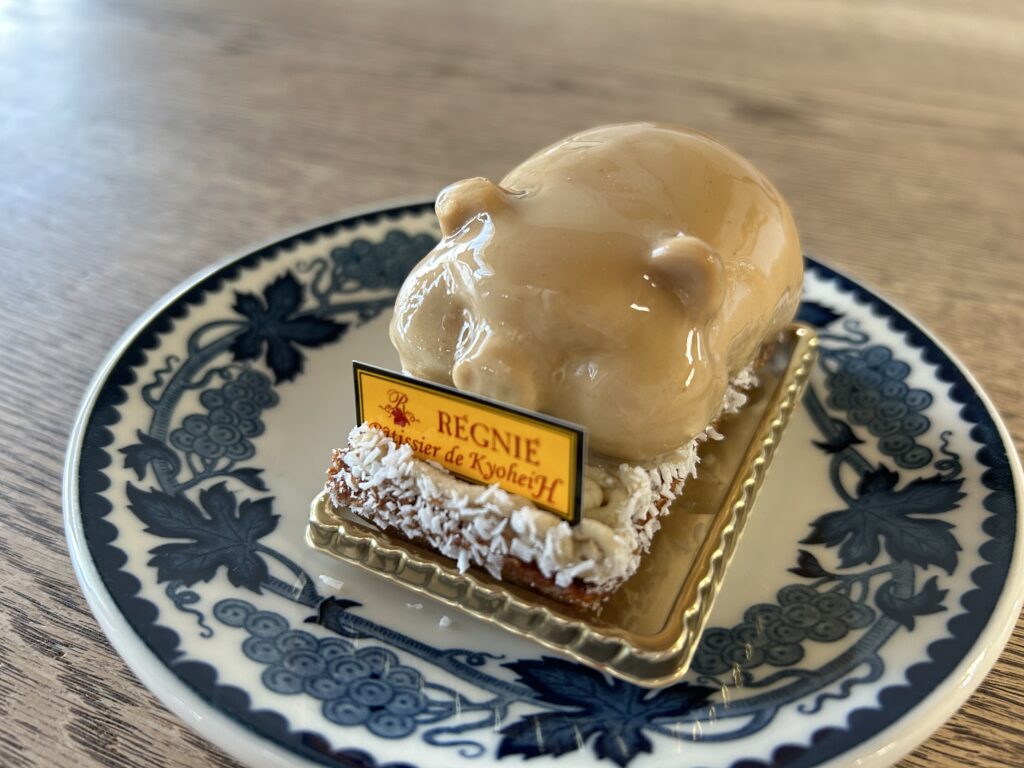 豚の形のケーキ